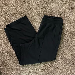 Lululemon Wanderer Crop Pants Size 8 Black